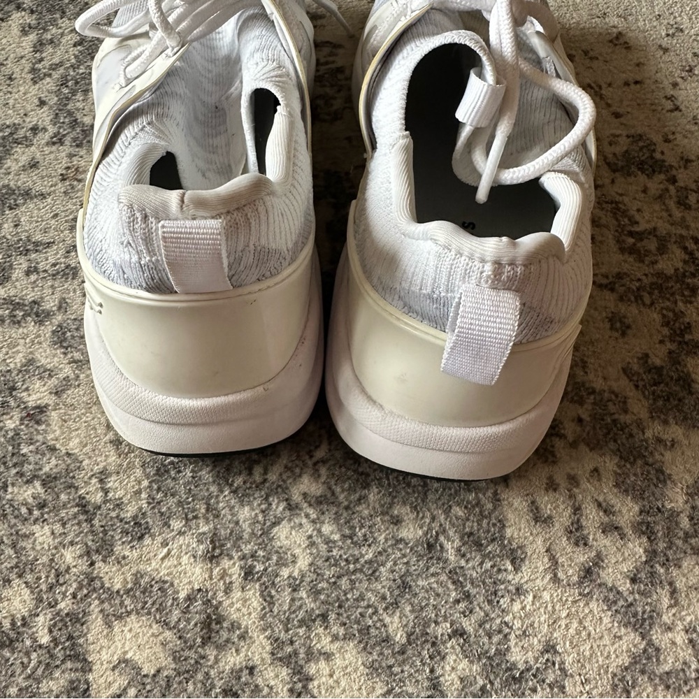 Euc Fabletics Caheunga Performance Sneakerssz 8 - image 2